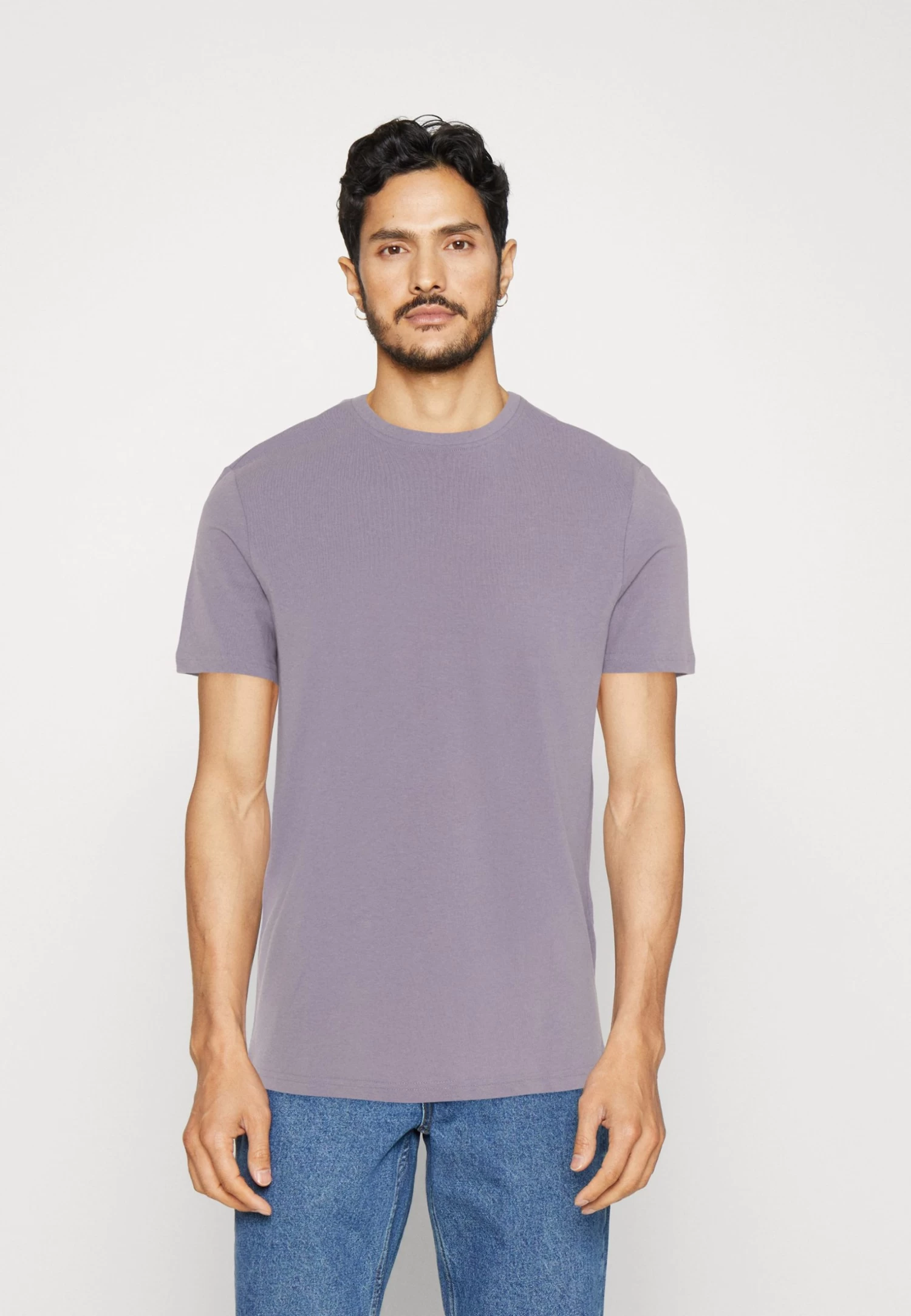 Pier One 5 Pack - Camiseta Básica - White/Off-White/Lilac 7 Pier One 5 Pack - Camiseta Básica - White/Off-White/Lilac - Imagen 5