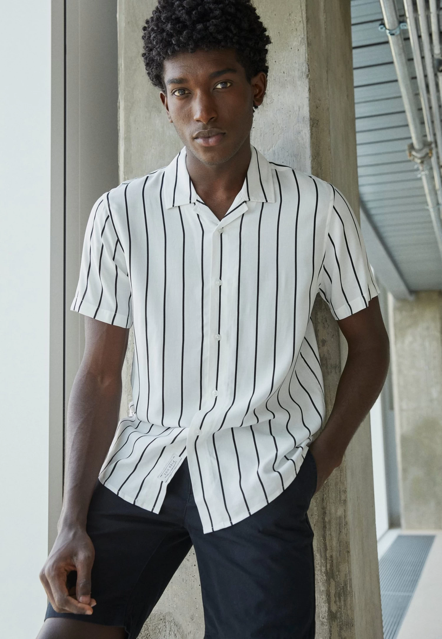 Pier One 2 Pack - Camisa - Black/White 5 Pier One 2 Pack - Camisa - Black/White - Imagen 3