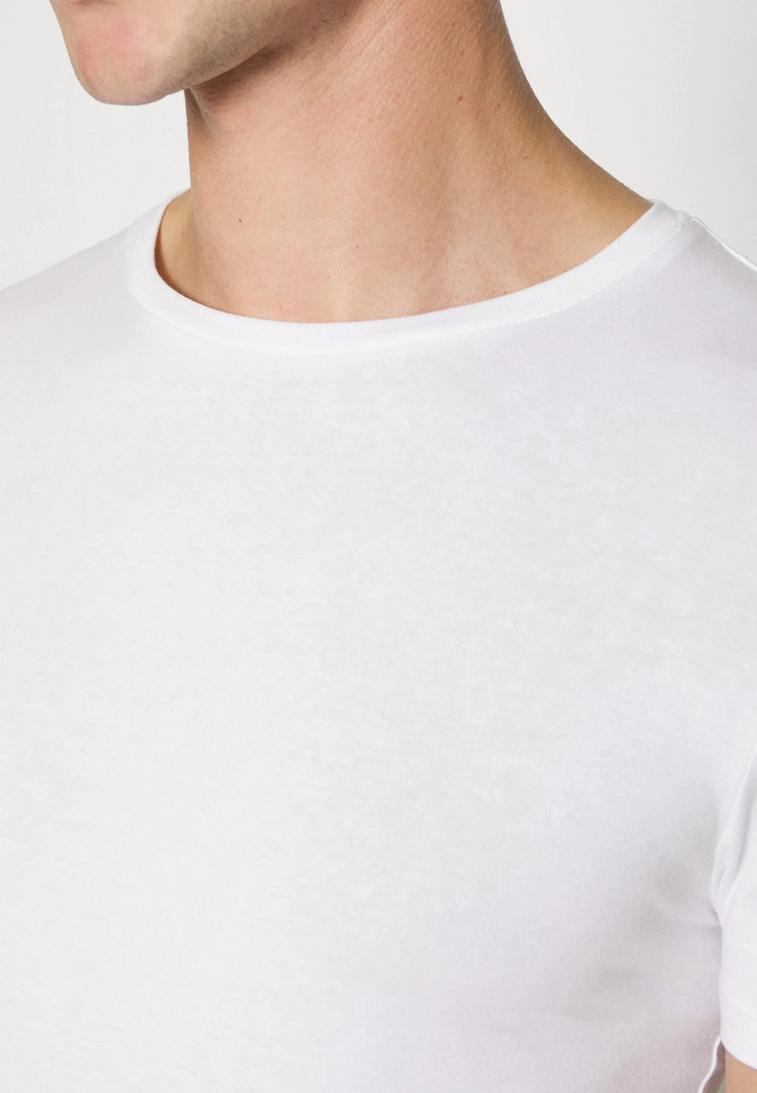 Pier One 3 Pack Muscle Fit- Camiseta Básica - White 7 Pier One 3 Pack Muscle Fit- Camiseta Básica - White - Imagen 5