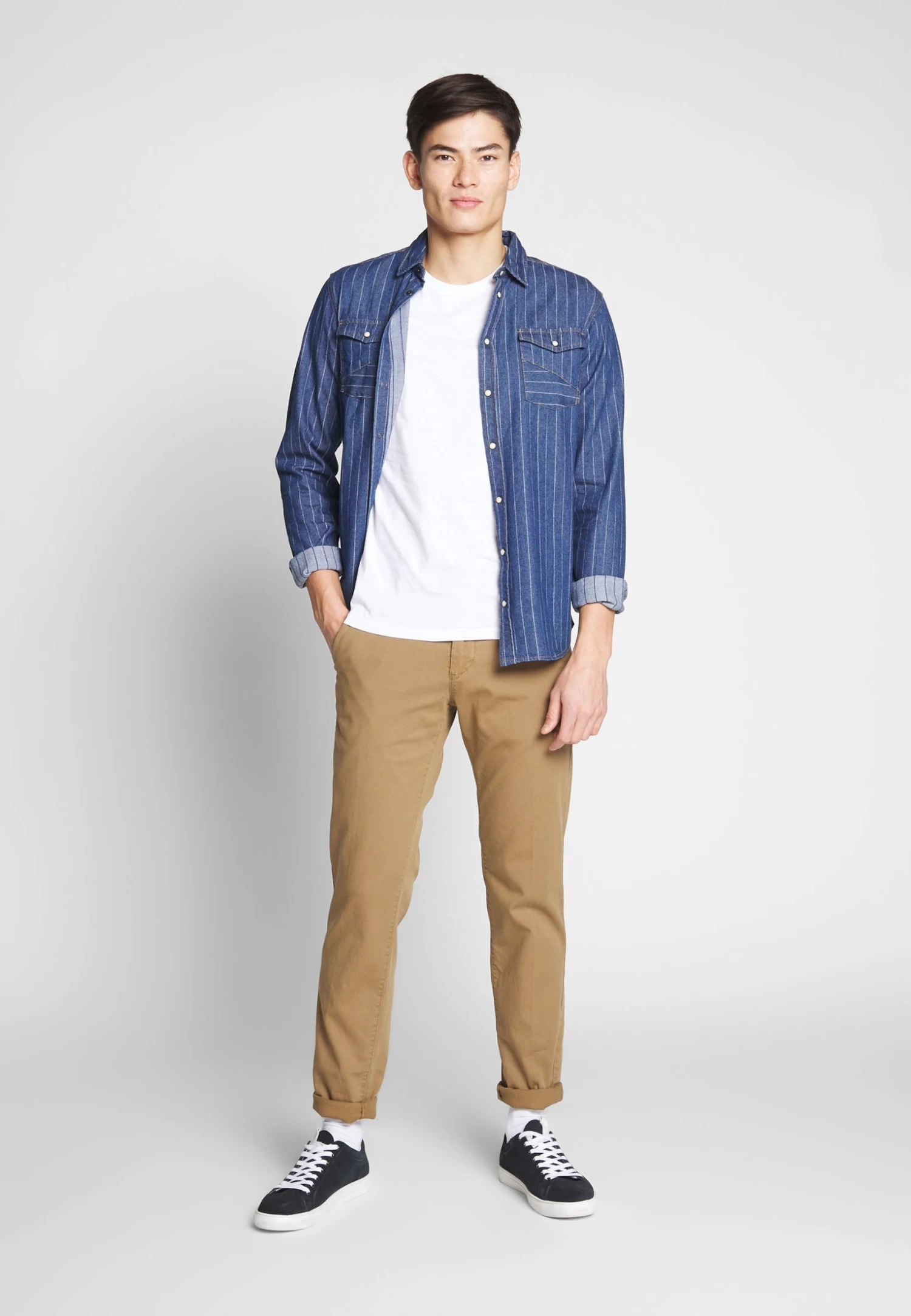 Pier One 2 Pack - Camiseta Básica - White/Dark Blue 4 Pier One 2 Pack - Camiseta Básica - White/Dark Blue - Imagen 2